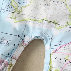 Macacão de bebê de manga comprida com estampa de mapa mundi adorável e chapéu