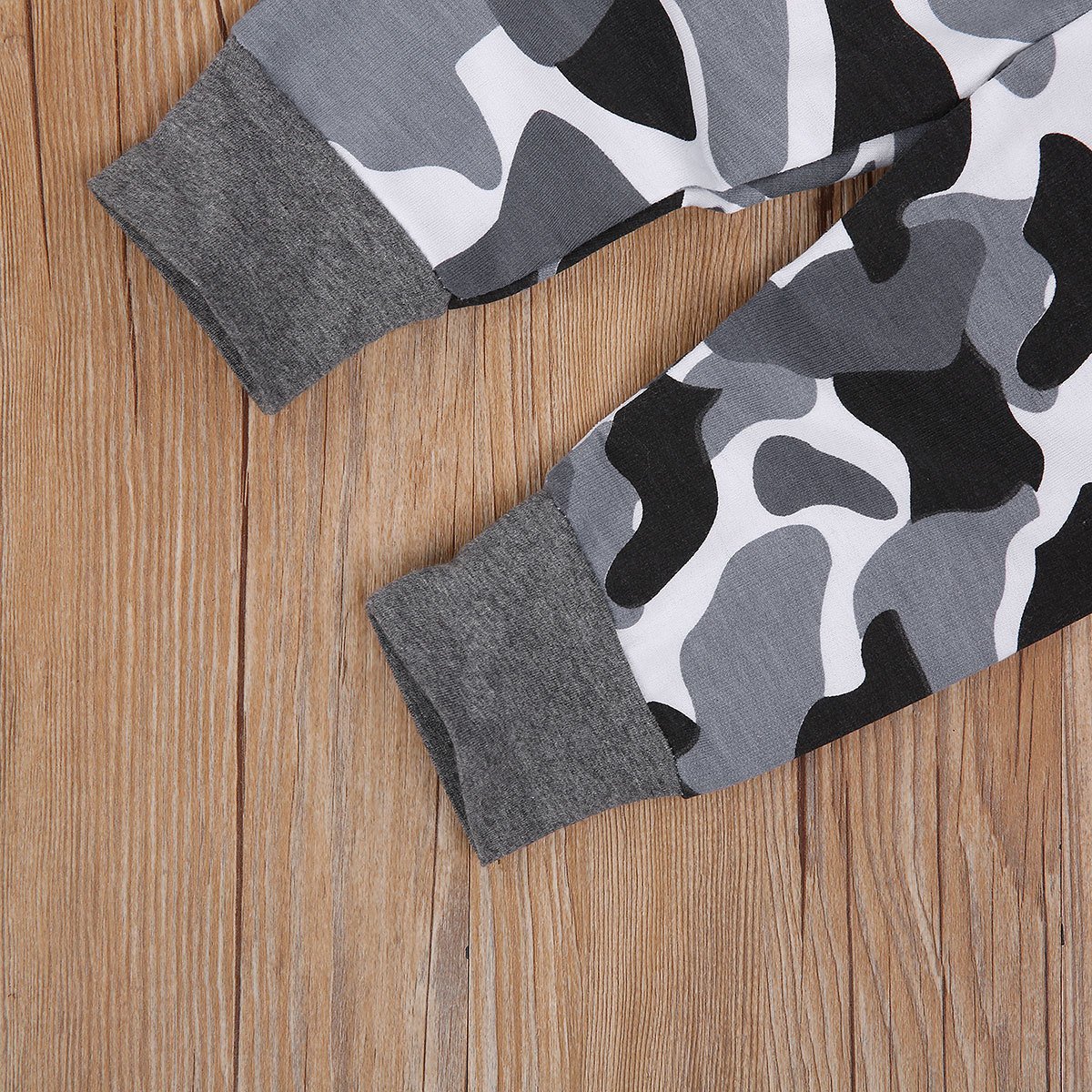 2 peças de conjunto de bebê estampado camuflado