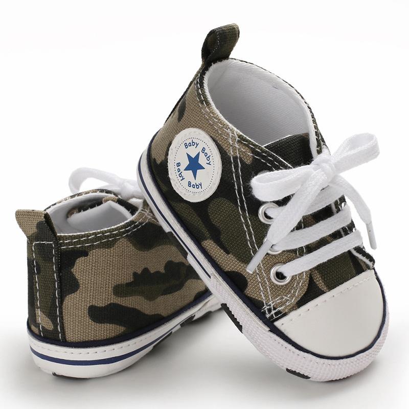 Sapatos de lona antiderrapantes camuflados para bebês meninos e meninas