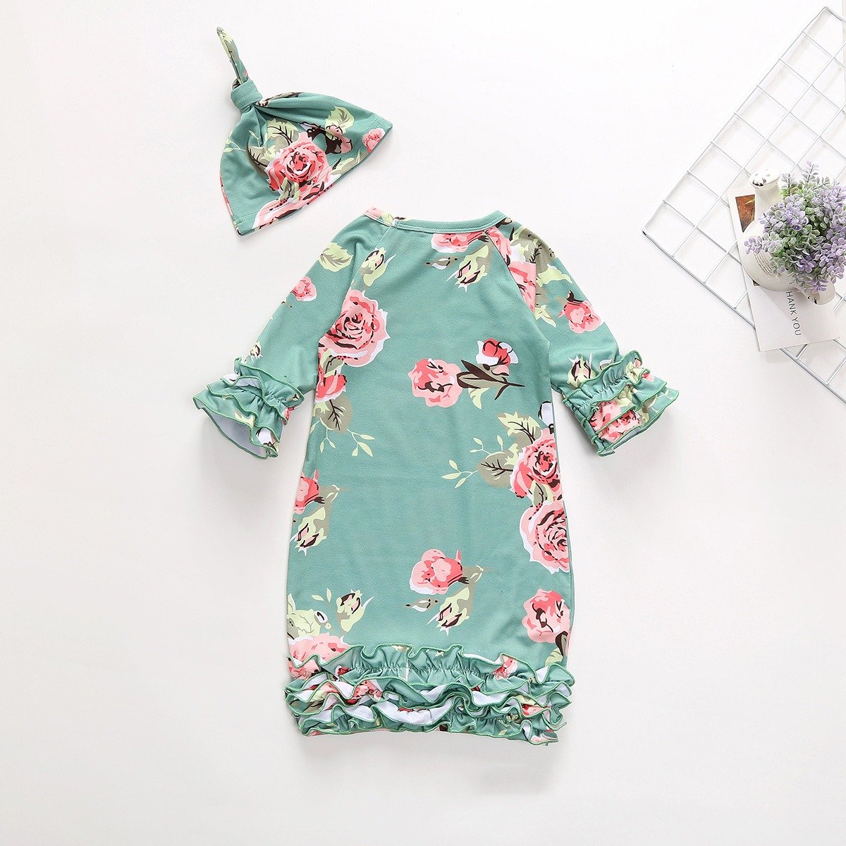 Lindo pijama estampado floral para bebê com chapéu 