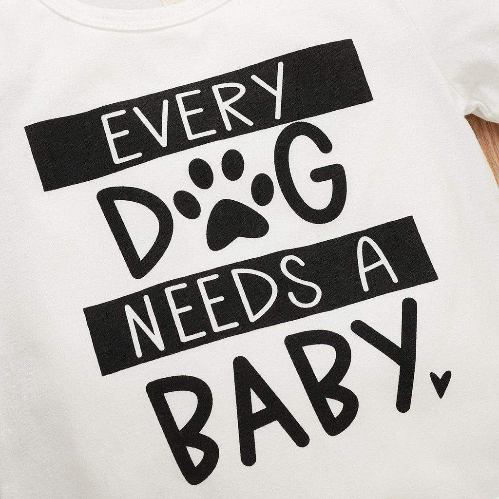 "Chaque chien a besoin d'un bébé" Jolie barboteuse pour bébé