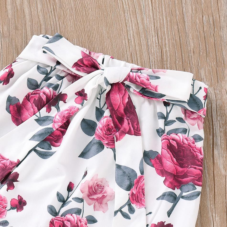 Macacão com babados, calça floral e faixa de cabeça