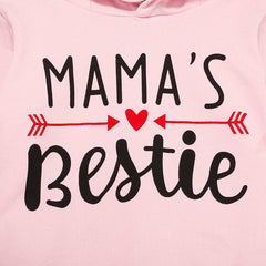 Conjunto de 2 peças com capuz estampado com letras "MAMA'S BESTIE" e calças camufladas para bebês