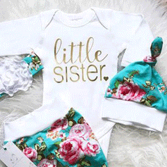 Conjunto de 4 peças de macacão estampado com letras "Irmãzinha" e calças estampadas florais para bebês