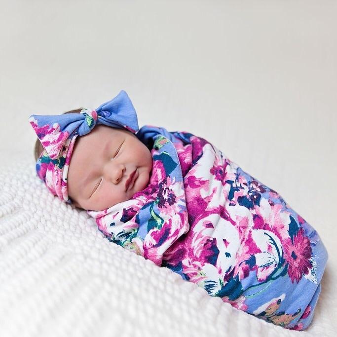 Conjunto de saco de dormir e bandana com estampa floral de flor recém-nascida fofa 