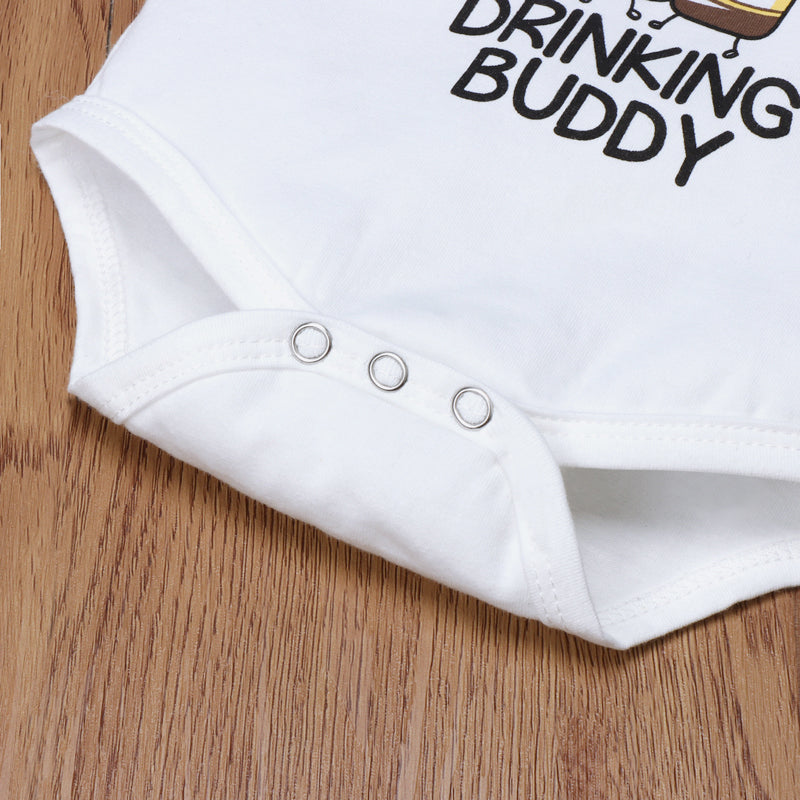 Macacão infantil de manga curta com estampa de letras "Daddy's DRINKING BUDDY"