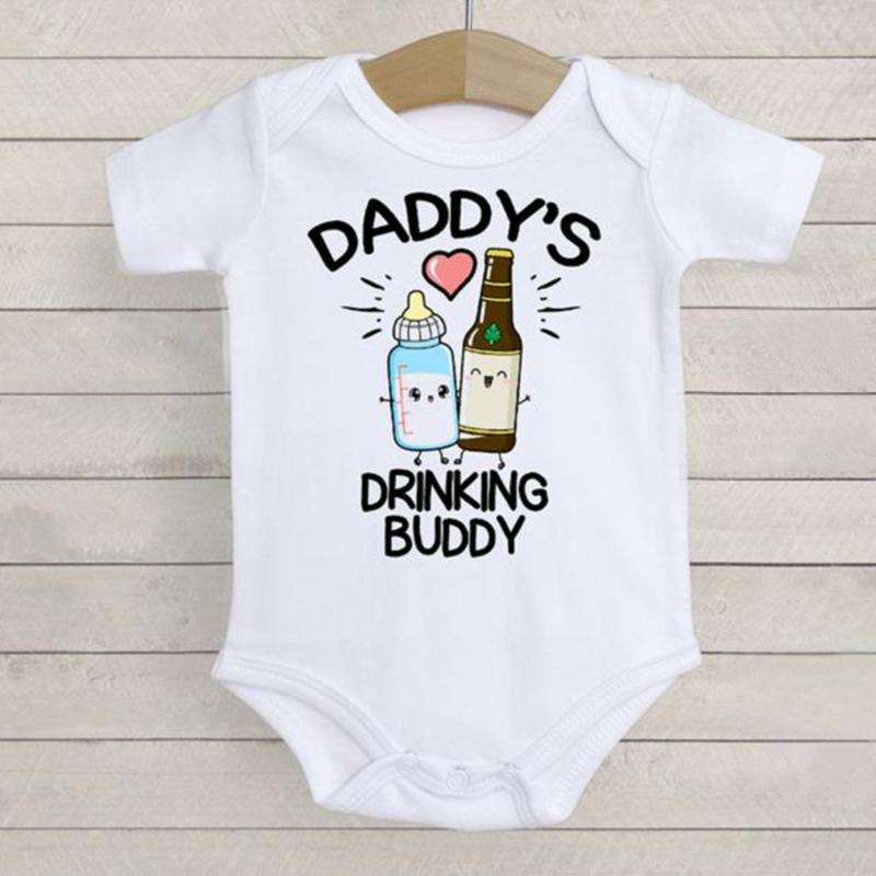 Barboteuse à manches courtes imprimée avec lettre « Daddy's DRINKING BUDDY » pour bébé